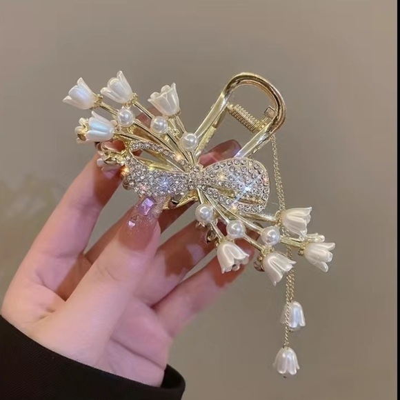 Rhinestone Bow Hair Clip - Picture 2 of 4